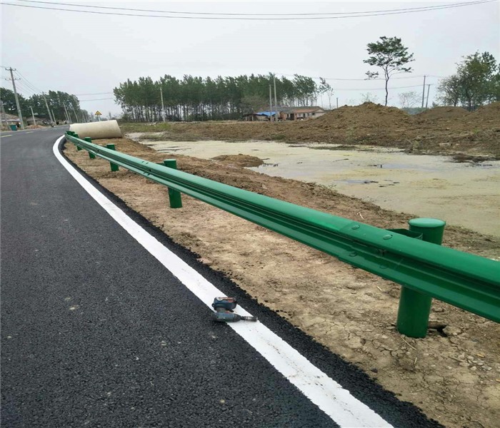 公路護(hù)欄的標(biāo)準(zhǔn)有哪些？